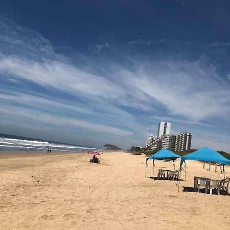 הוילה מזטלן Casa En Privada Frente A La Playa Con Alberca! מראה חיצוני תמונה