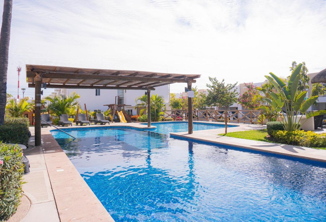 הוילה מזטלן Casa En Privada Frente A La Playa Con Alberca! מראה חיצוני תמונה