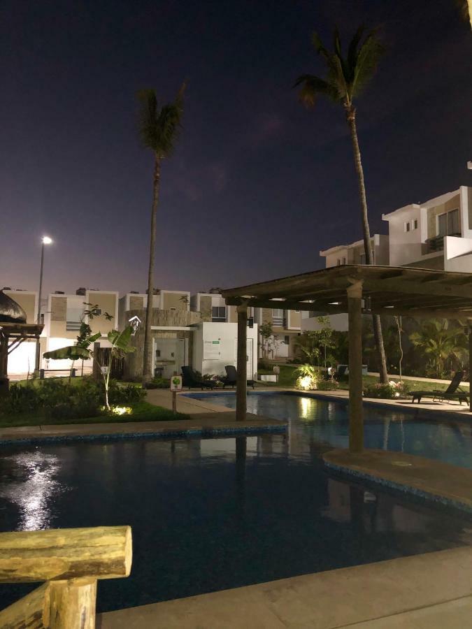 הוילה מזטלן Casa En Privada Frente A La Playa Con Alberca! מראה חיצוני תמונה